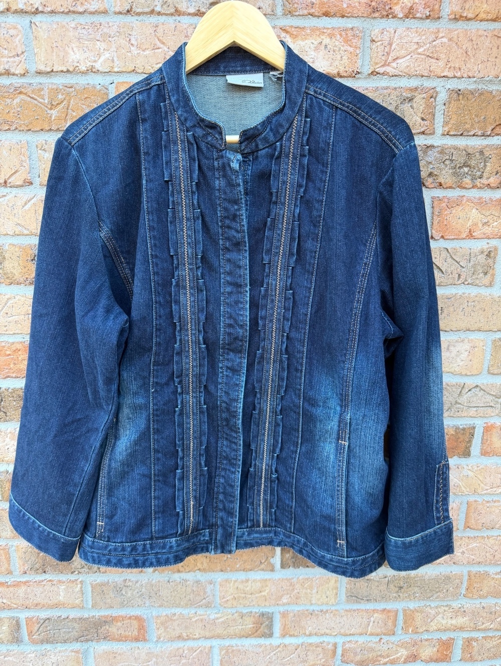Chico’s Platinum Dark Wash Denim Jacket Ruffle Trim Zip Front
